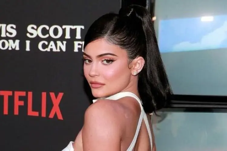 Gaya Fashion Kylie Jenner yang Tetap Kece Meskipun Tengah Hamil Besar