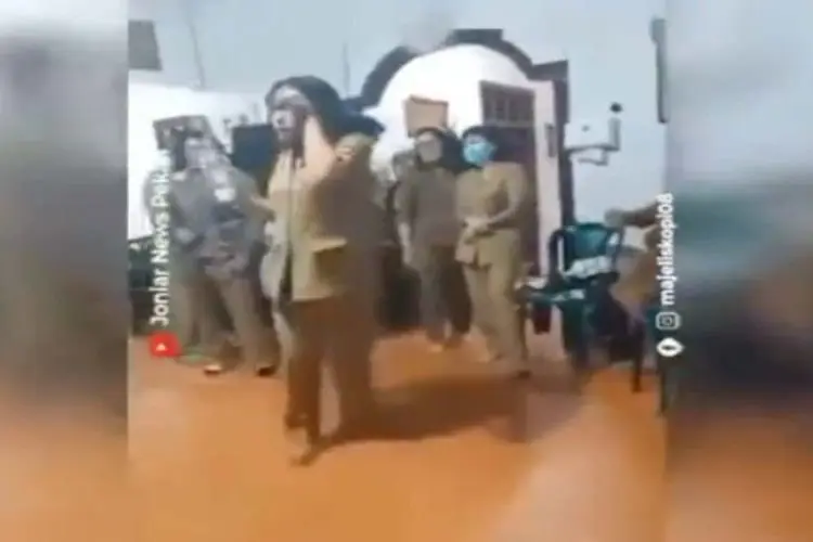 Viral Video ASN Joget-joget Sambil Tenggak Miras, Netizen: Daftar CPNS Susah, Pas Udah Jadi Begini