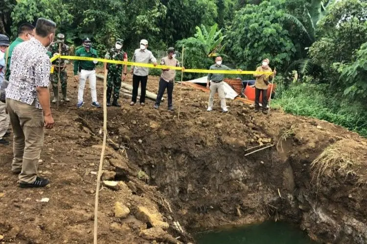 Sanksi Tegas Perusak Lingkungan, DLH Jabar dan Satgas Citarum Harum Segel PT Sinerga Nusantara