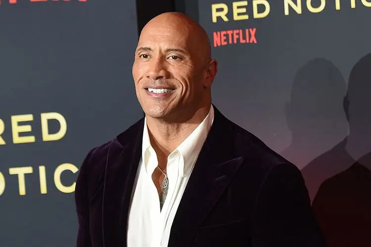 3 Pekerjaan Selebriti Sebelum Terkenal, The Rock 180 Derajat Beda Banget!
