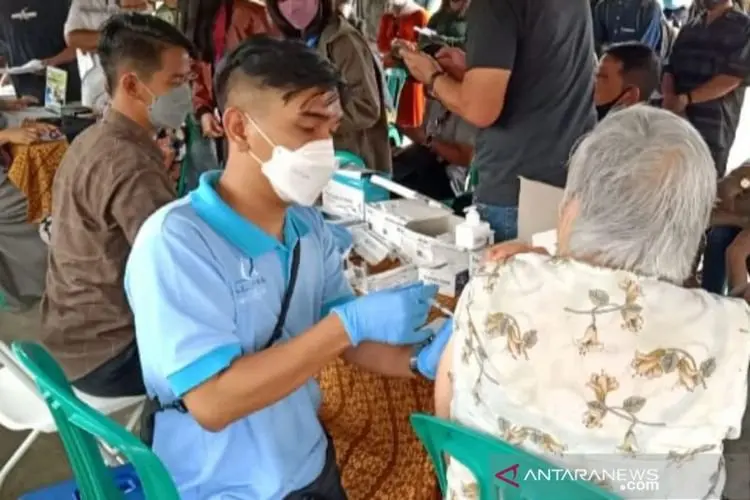 Pemkab Cianjur Menargetkan 168 Ribu Lansia Divaksinasi Booster