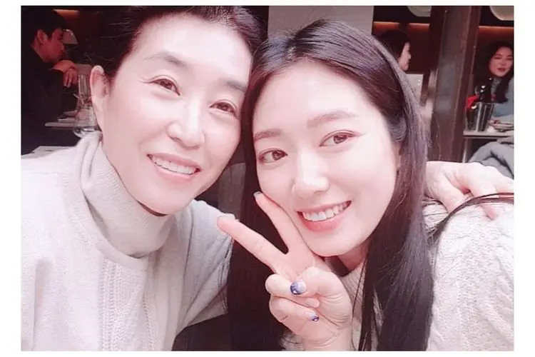 Park Shin Hye Akan Menikah, Kim Mikyung Tulis Pesan Haru untuk Putrinya Cha Eun Sang
