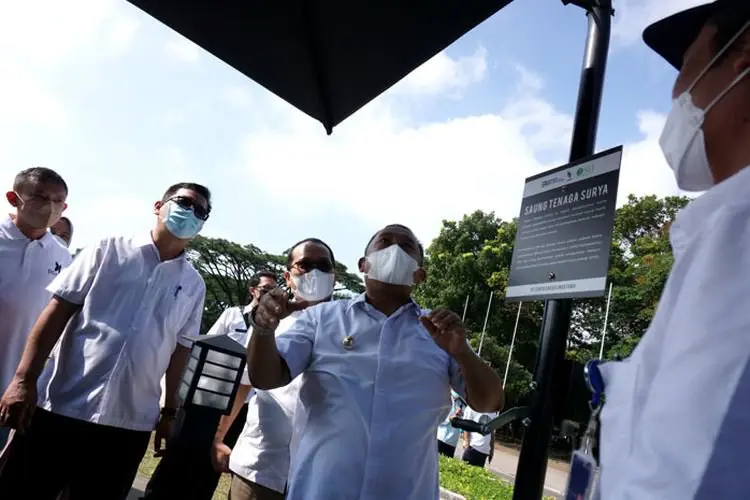 Yana Mulyana Apresiasi PT Len Industri Dirikan Saung Tenaga Surya di Taman Tegallega