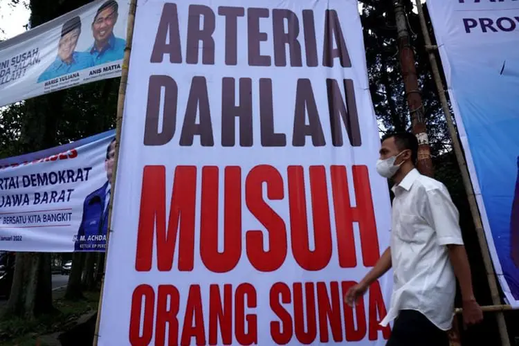 Foto: Spanduk Sikap Orang Sunda Terhadap Arteria Dahlan