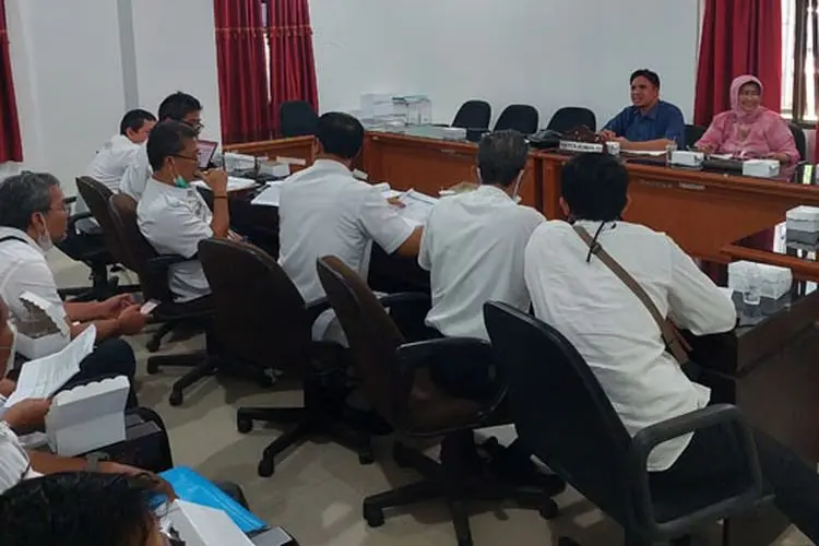 DPRD Kabupaten Cirebon Soroti Sejumlah Proyek Dinas PUTR yang Lewat Tahun