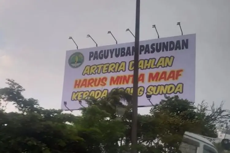 Usai Baliho, Kini Muncul Billboard Paguyuban Pasundan Tuntut Arteria Dahlan Minta Maaf