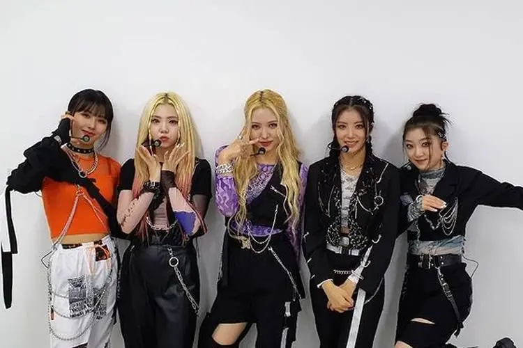 4 Bulan Hiatus, Girl Grup CRAXY Siap Comback Februari Mendatang