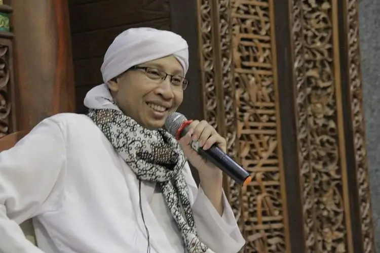 Tak Jarang Artis Tunda Momongan Pasca Menikah, Jangan Sembarangan! Ini Hukum Menunda Anak Menurut Buya Yahya