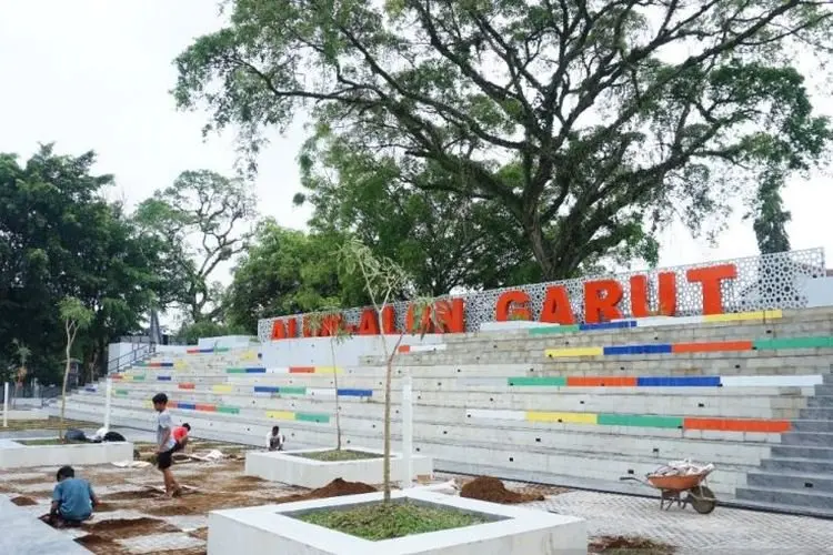   Revitalisasi Alun-Alun Garut Rampung, Minggu Ini Bisa Dikunjungi Warga 