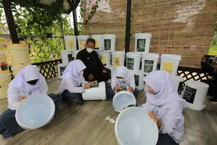 Yuk Main Sambil Belajar di Warung Kebon Cipadung Kulon