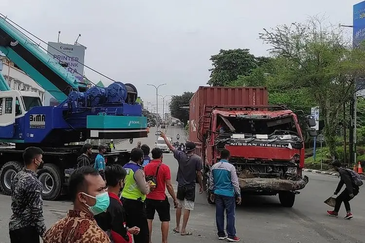 Pengakuan Sopir Truk Tronton yang Tabrak Belasan Kendaraan di Simpang Muara Rampak, Ternyata...