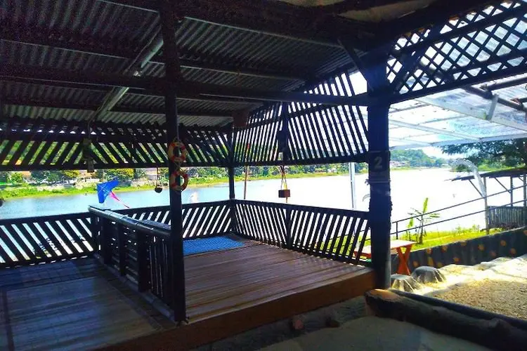 Bikin Ketagihan! Kafe Sudut Pandang di Situ Ciburuy Ini Tawarkan Konsep Unik