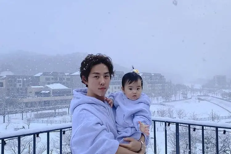 Aktor Baek Sung Hyun dan Putrinya Gabung Jadi Keluarga Baru 'Return of Superman'
