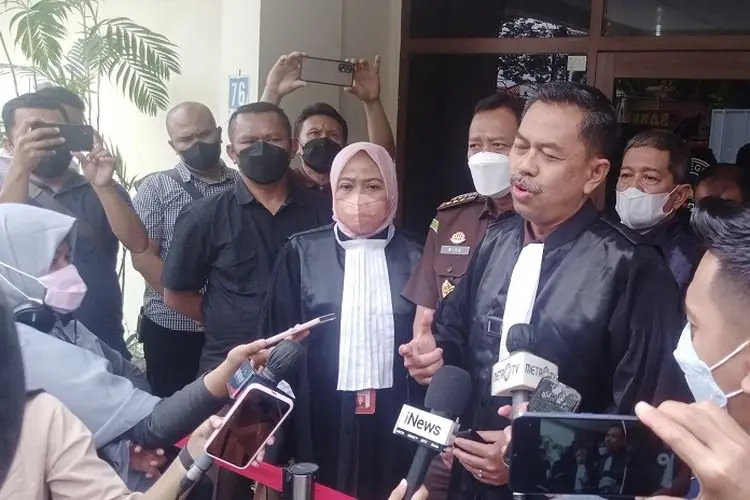 Kajati Jabar Pastikan JPU Keukeuh Tuntut Hukuman Mati untuk Herry Wirawan