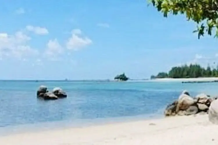 Rekomendasi Wisata: Pesona Gurun Pasir Telaga Biru, Simpan Keindahan Bak 'Negeri di Atas Awan'