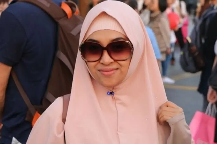 Tips Jadi Perempuan Cantik dalam Islam, Ustadzah Haneen Akira: Bercahaya Bagai Matahari