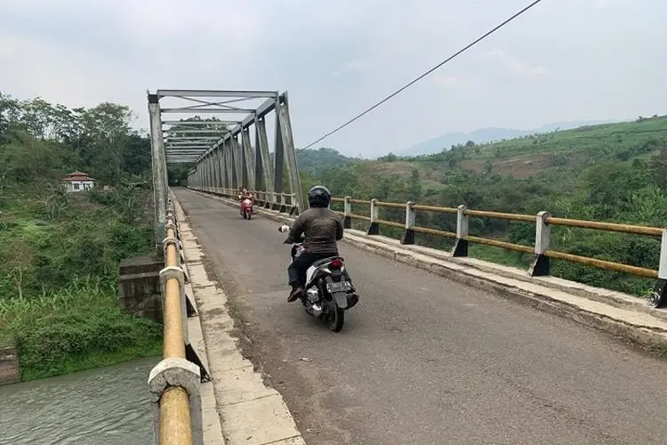 Tak Hanya Tanjakan Sidaweung, Ini Sejumlah Cerita Masa Lalu yang Ada di Jembatan Citarum Lama