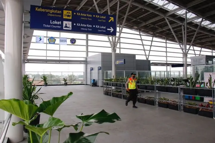 Stasiun Cikarang Kini Layani Penumpang Kereta Api Jarak Jauh