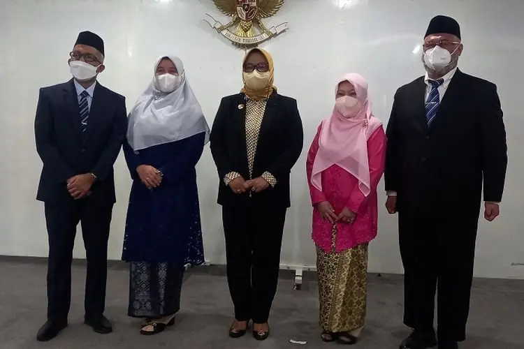 Saat Dua Ade Dilantik, Ini Harapan Ade Yasin Kepada Mereka