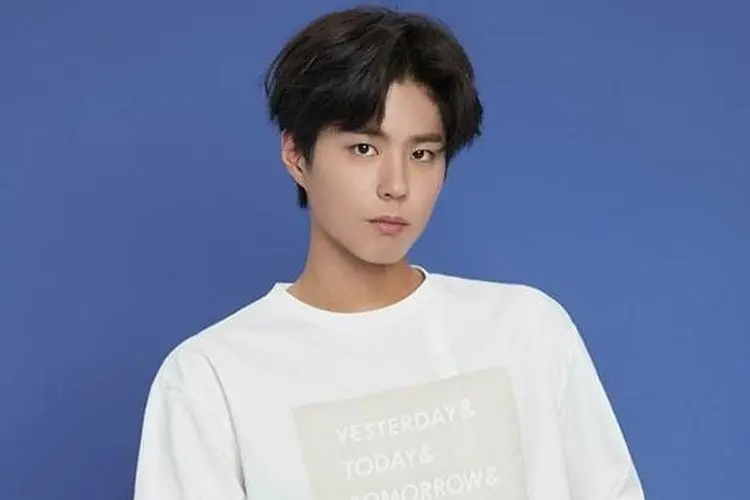 Kembangkan Bakat, Park Bo Gum Lulus Ujian Lisensi Tukang Cukur di Wajib Militer