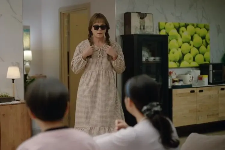 Sinopsis Dr. Park's Clinic Episode 5: Demi Pujaan Hati, Park Won Jang Jadi Feminin untuk Hibur Istrinya