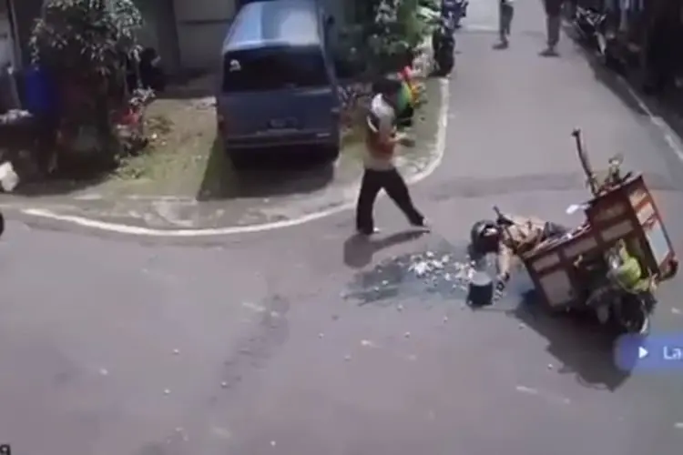 Pedagang Cilok di Semarang Pura-pura Pingsan Demi Minta Sumbangan ke Warga