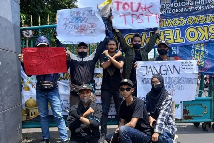 Masyarakat Rumpin Ontrog Kantor Pemkab Bogor, Tolak TPST Gara-gara Ini...