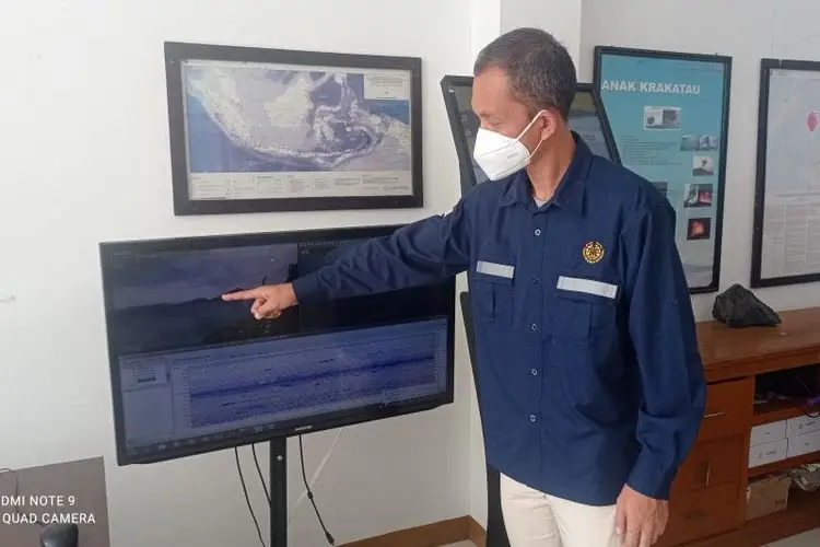 Gunung Anak Krakatau Naik Level, Warga di Pesisir Anyer dan Carita Diminta Waspada