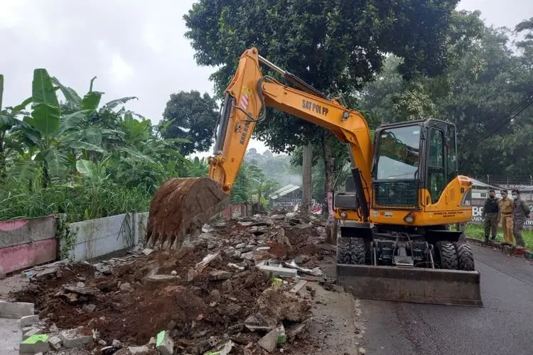 Bikin Bergidik, Ini Ancaman bagi PKL yang Dirikan Bangunan di Bahu Jalan Tol Jagorawi