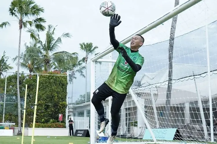 Siapa Fadri Sidiq, Kiper Baru Persib Pelapis Teja Paku Alam?