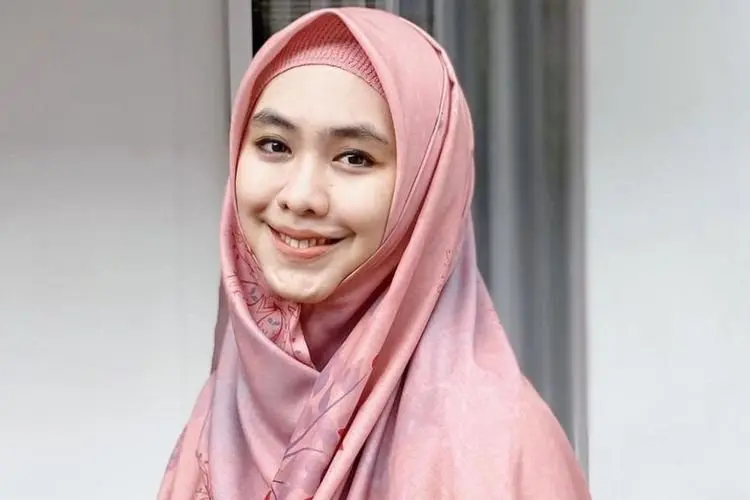 2 Cara Ini Bisa Bikin Sabar dan Terima Takdir Allah, Ustadzah Oki Setiana Dewi: Rasulullah yang Meriwayatkan