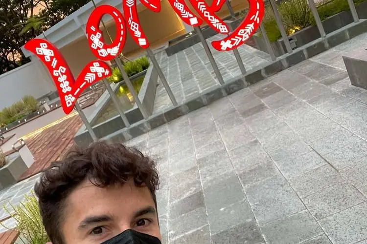 Sampai di Lombok, Marc Marquez Langsung Selfie
