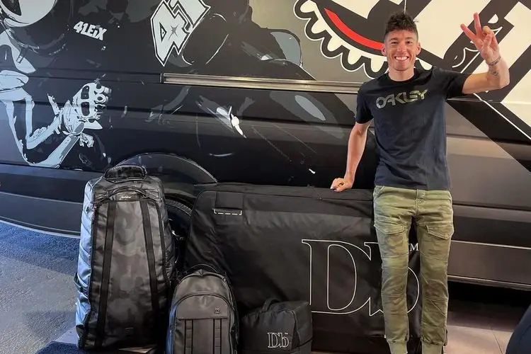 Nyari Konter Pulsa di Lombok, Aleix Espargaro Beli Kartu XL