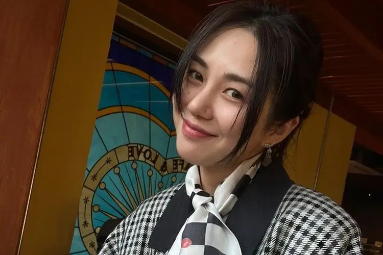 Mina eks AOA Mulai Ungkit Kembali Insiden Bullying yang Dilakukan Jimin