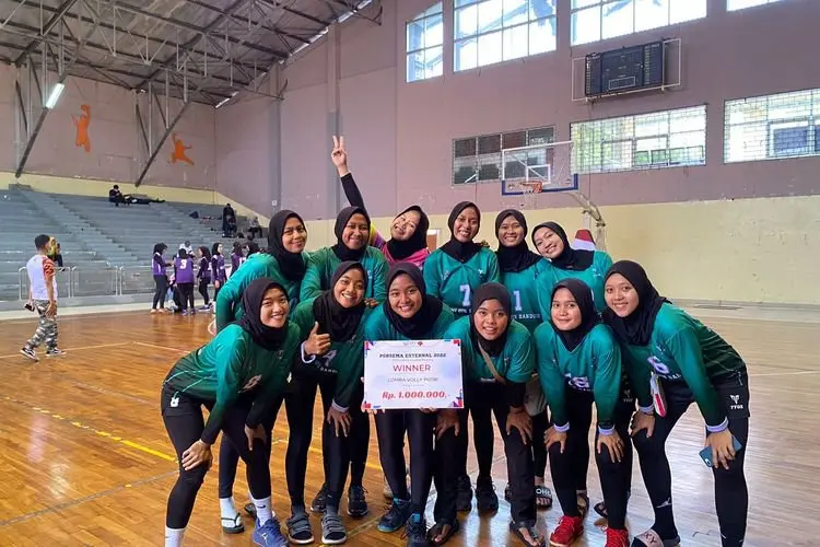  Hebat, Tim Volley Ball Putri UIN SGD Bandung Juara Pertama Kalahkan Tim Unjani