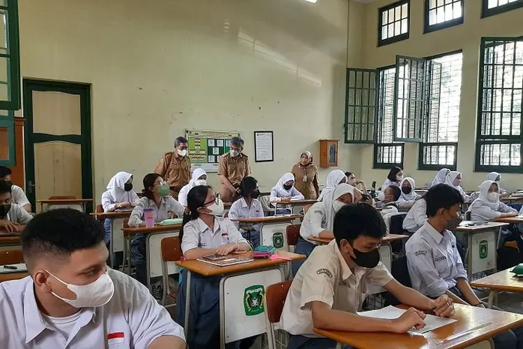 Varian Omicron Covid 19 Menggila, Dinkes Kota Bandung Sebut PTM Tak Perlu Disetop, Lho?