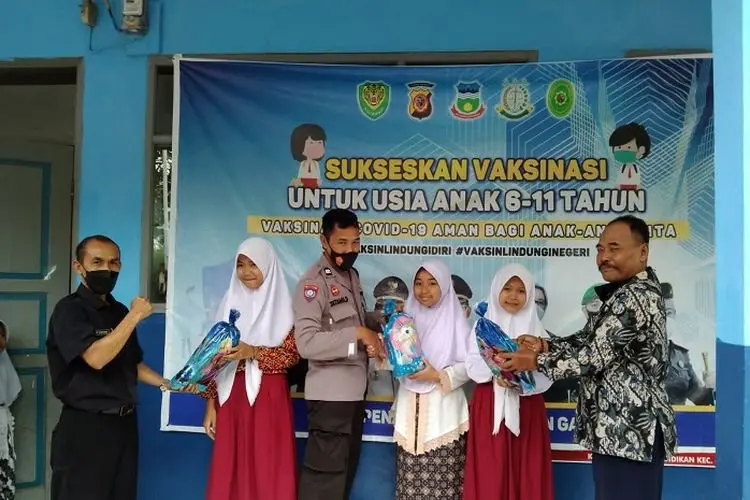 Gebyar Vaksinasi Cibatu Berhadiah Sepeda dan Minyak Goreng, tapi Peserta Tak Bermasker Dibiarkan Saja...