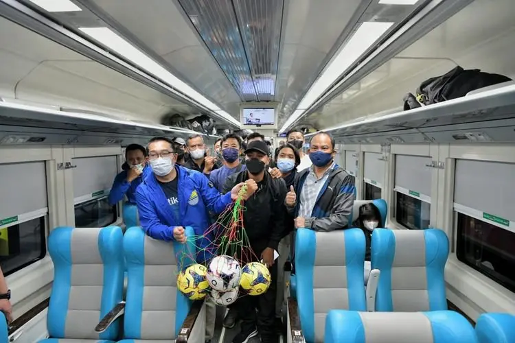 Dilepas Ridwan Kamil, Tim Sepak Bola Wartawan Jawa Barat Kudu Berjuang Maksimal