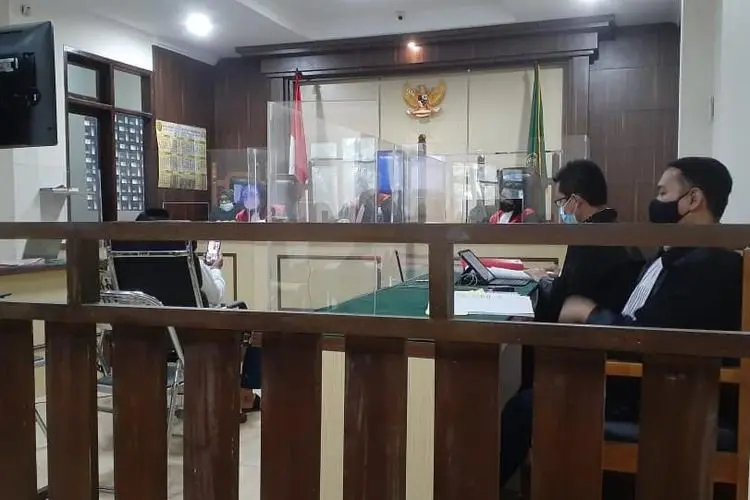 Ade Emon Divonis Ringan, Warga dan Kuasa Hukum Tetap Akan Teruskan Perjuangan 