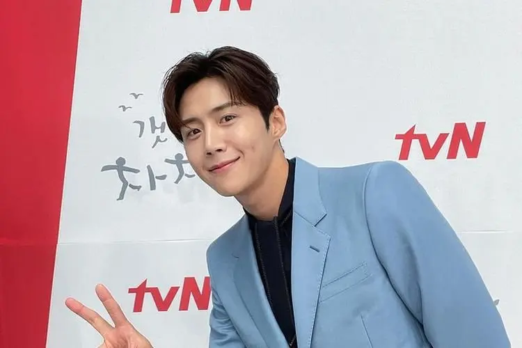 Kim Seon Ho Diam-Diam Donasikan 50 Juta Won untuk Anak-anak yang Menderita Leukemia