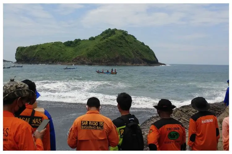 Kronologi Ritual Maut yang Sebabkan 11 Orang Meninggal Dunia Usai Terseret Ombak Pantai Payangan
