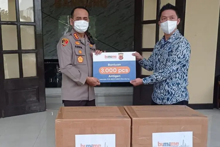 Bumame Farmasi Beri Bantuan 3.000 Alat Tes Swab Antigen untuk Polrestabes Bandung