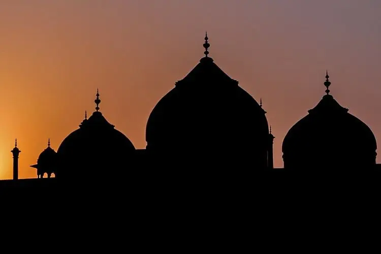 Bolehkah Bangun Masjid dari Hasil Korupsi dan Sahkah Shalat di Dalamnya? Ini Keterangan MUI