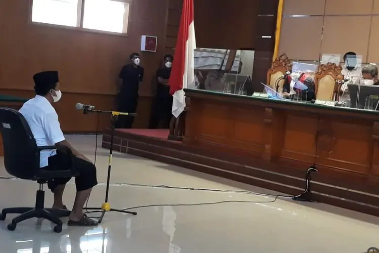 Ini Penampakan Herry Wirawan Pemerkosa Santri di Bandung Jelang Pembacaan Putusan Hukuman Mati