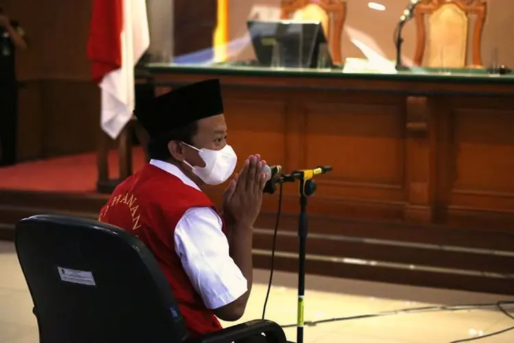 Vonis Hakim Lebih Ringan, Jaksa Penuntut Hukuman Mati Herry Wirawan Pikir-pikir 