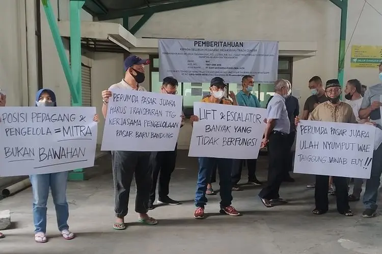 Para Pedagang Pasar Baru Gelar Unjuk Rasa, Ini Tuntutan Mereka PT DAM Sawarga Maniloka Jaya