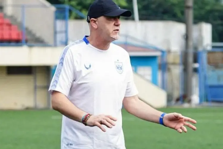 Usai Duel Persib vs PSIS, Dragan Djukanovic Sebut Kinerja Wasit Buruk...