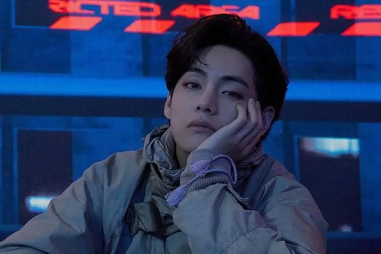 V BTS Positif Covid-19 Setelah Demam, Berikut Status Kesehatannya Saat Ini