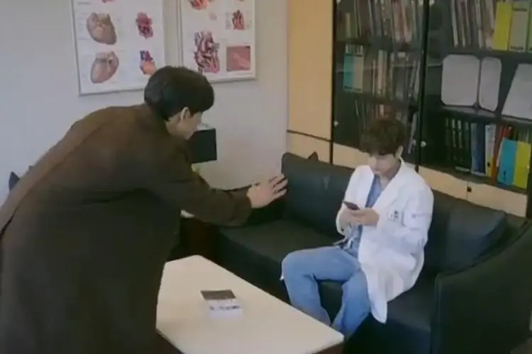 Spoiler Ghost Doctor Episode 15: Go Seung Tak Tidak Bisa Rasakan Kehadiran Cha Young Min Karena Ini