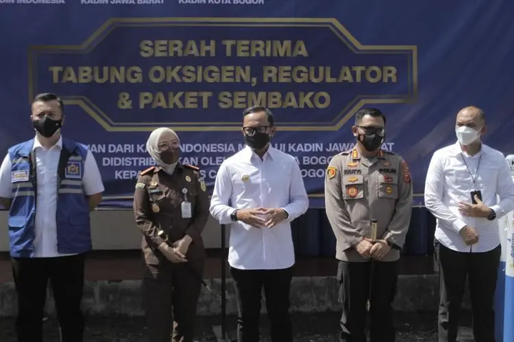 Hadapi Puncak Omnicron, Satgas Covid-19 Terima Bantuan Oksigen dan Sembako dari KADIN  